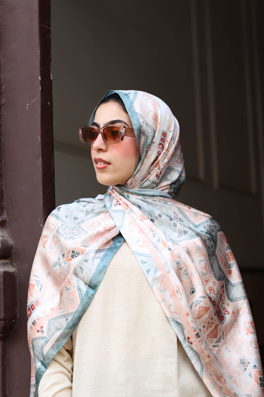 Lina pullover  In beige and Tia in satin mint scarf